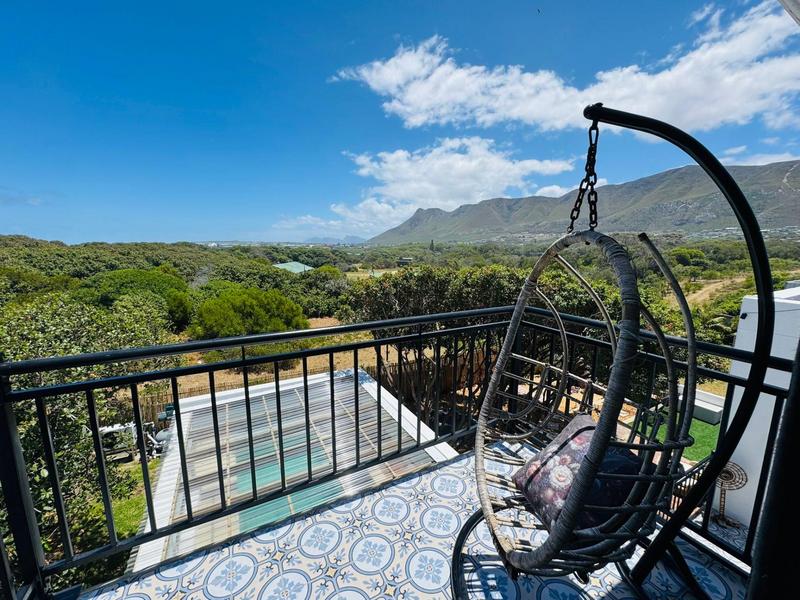 5 Bedroom Property for Sale in Sandbaai Western Cape